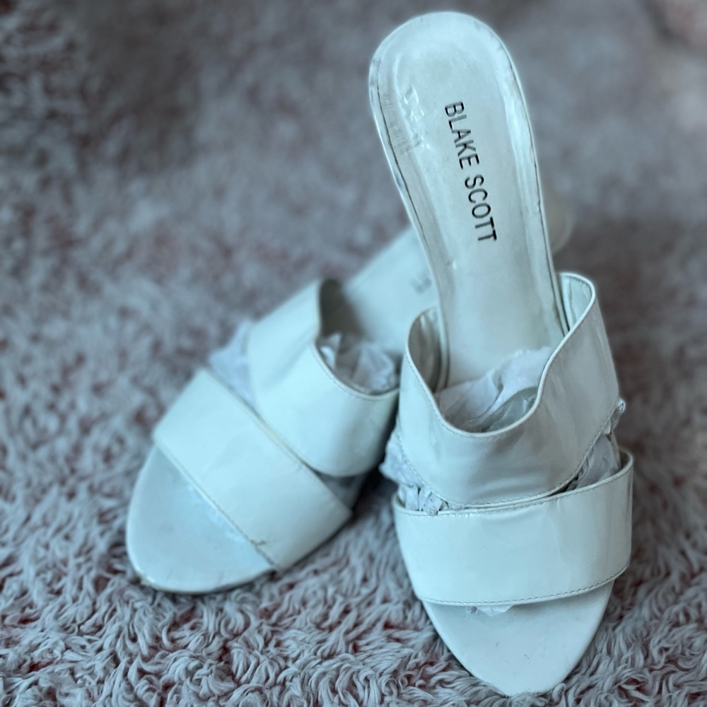 6.5 White Blake Scott looks great on